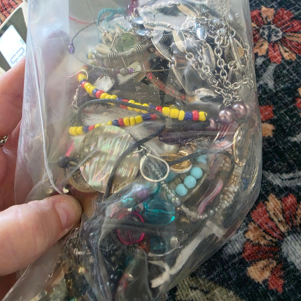 2.5lb Mixed Jewelry Lot Wearable Craft Beaded Necklaces Bracelets Earrings - Picture 5 of 6